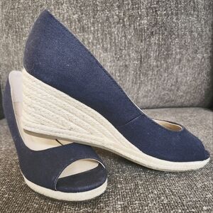 Bandolino Wedge Pump